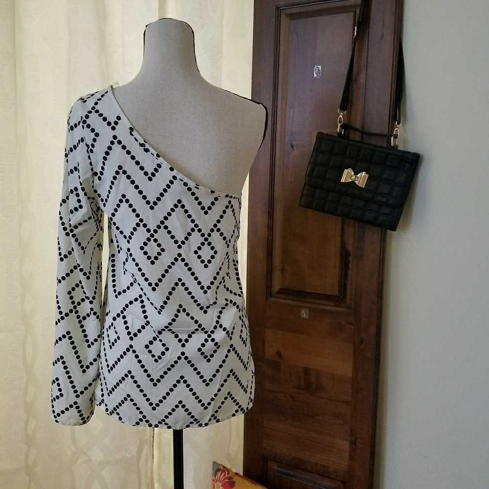 Asymmetrical One Shouldered Top - Picture 3 of 3